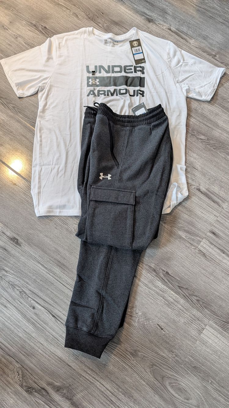 Under Armour White T-Shirt And Dark Grey Cargo Joggers Set - XL - RRP £130