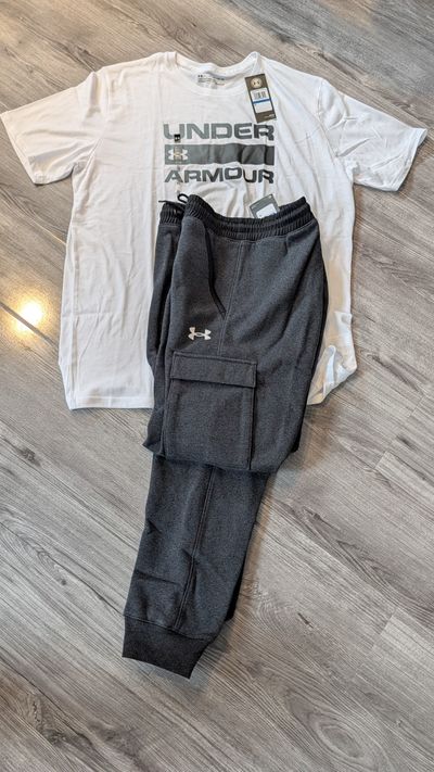 Under Armour White T-Shirt And Dark Grey Cargo Joggers Set - XL - RRP £130