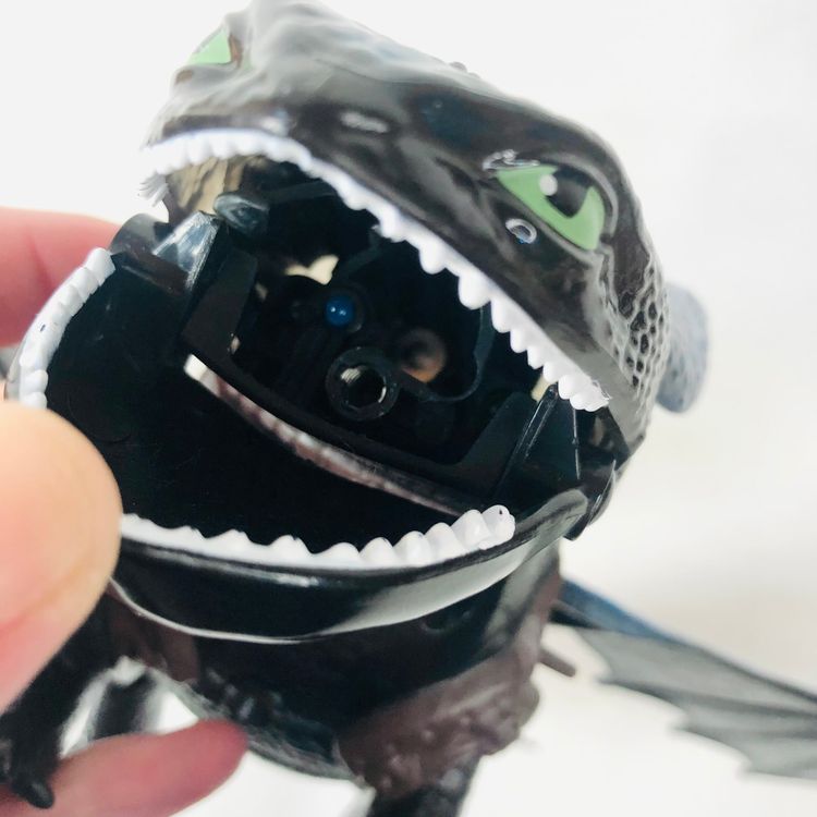 Spin Master Blue Toothless How to Train Your Dragon 2 Fire Breathing - Missing Tail image 8