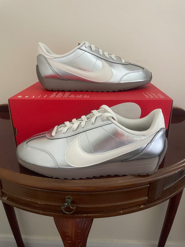 Nike  Woman’s Pacific Sneakers image 1