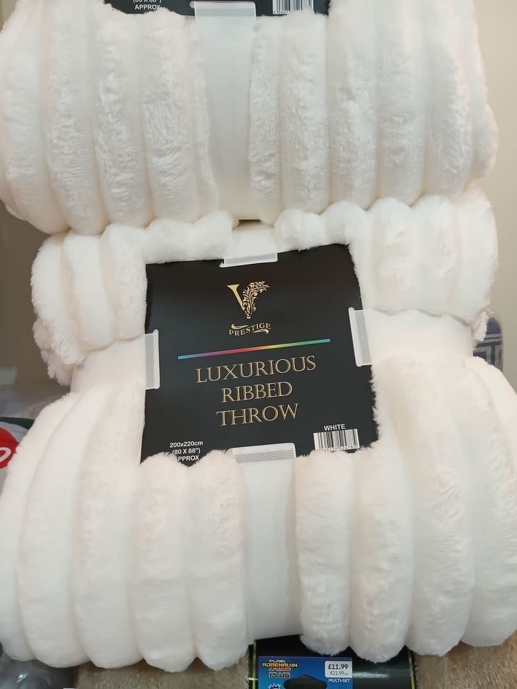Prestige Luxurious Ribbed Throw white 