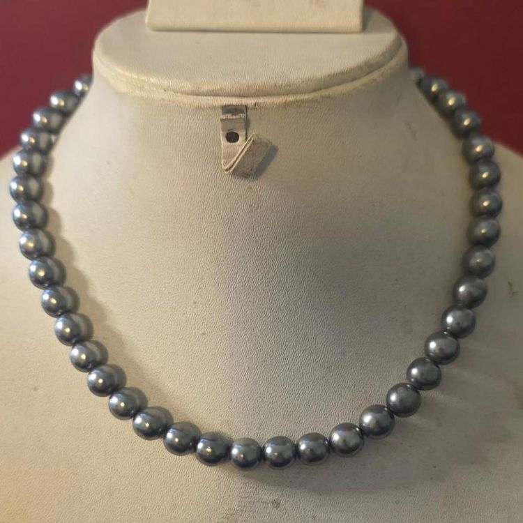 Grey Pearl Necklace glass image 1