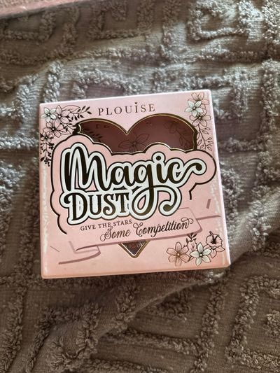 Plouise Magic Dust Makeup