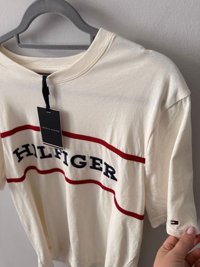 Tommy Hilfiger Cream T-Shirt With Red Stripes And Logo 2