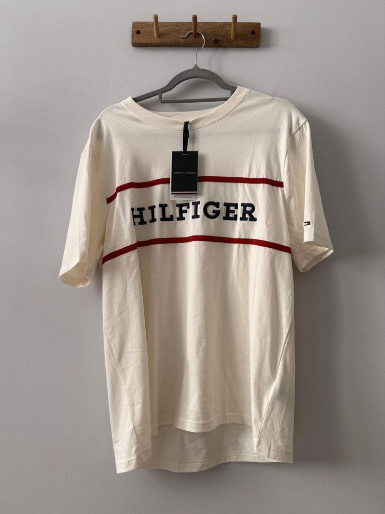 Tommy Hilfiger Cream T-Shirt With Red Stripes And Logo