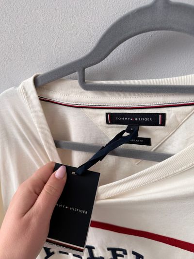 Tommy Hilfiger Cream T-Shirt With Red Stripes And Logo 3