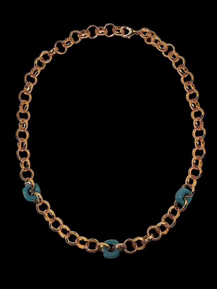 Gorgeous Vintage Heavy Gold Plated Belcher Chain With Resin Link Detailing. 