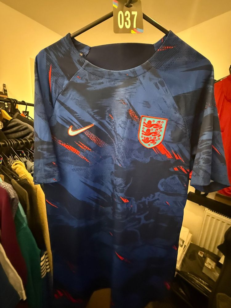 Nike England Football Shirt M37