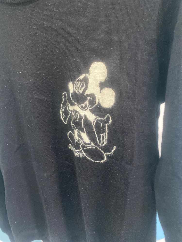 maglione nero con ricamo di Topolino Disney imagen 2