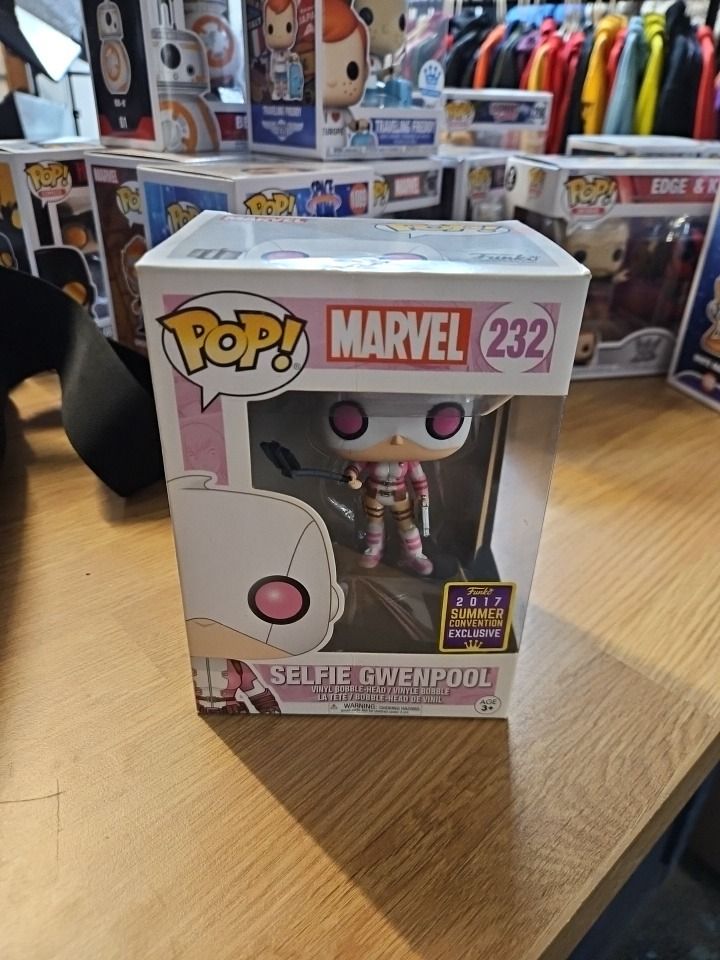 Marvel Pop! Selfie Gwenpool Figure