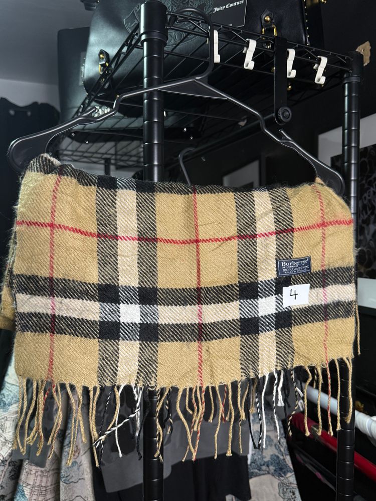 Burberry #4 £200RRP Beige Burberry vintage lambswool Scarf product image