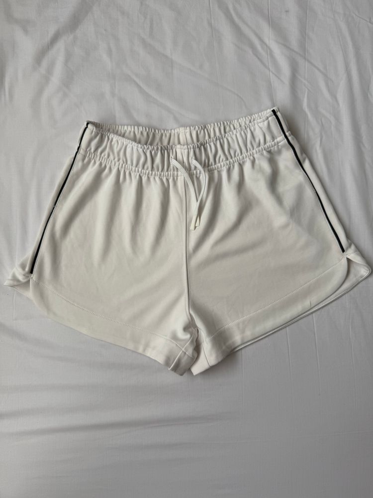 Zara White Shorts With Black Side Stripe imagen 2