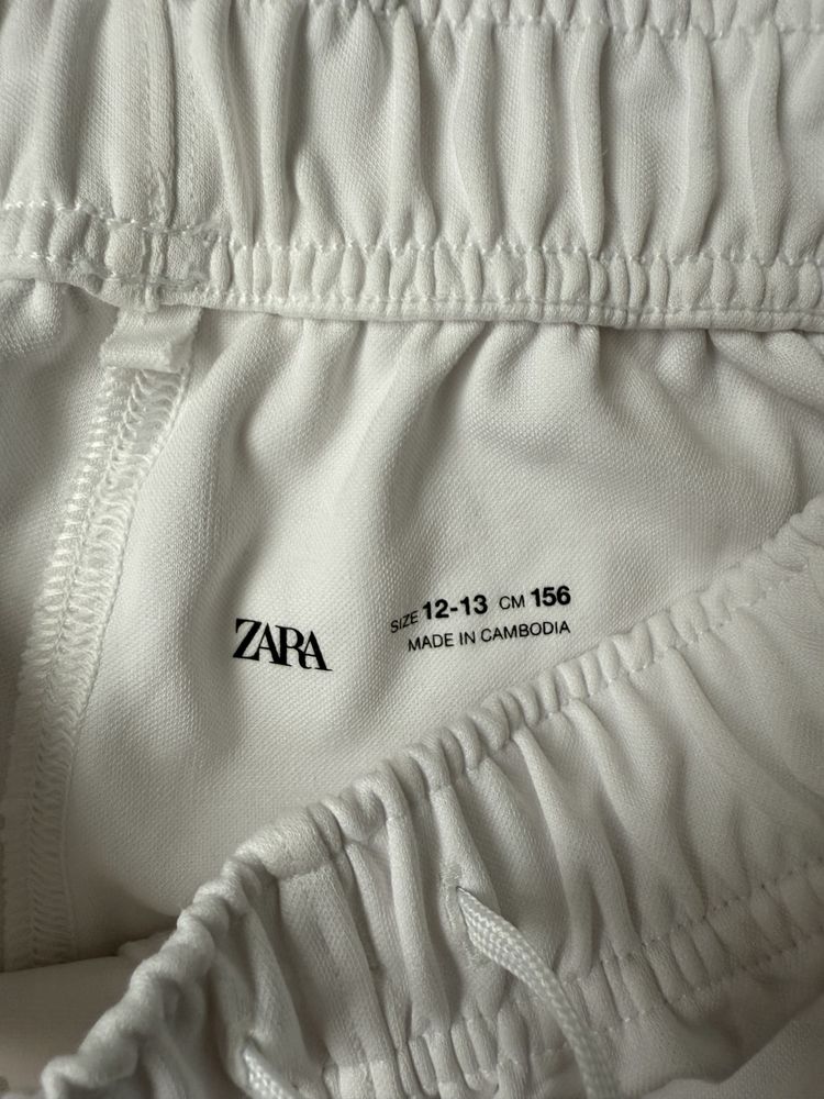 Zara White Shorts With Black Side Stripe imagen 3