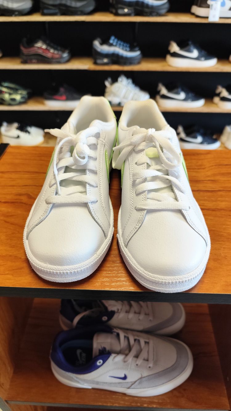Nike  image 2