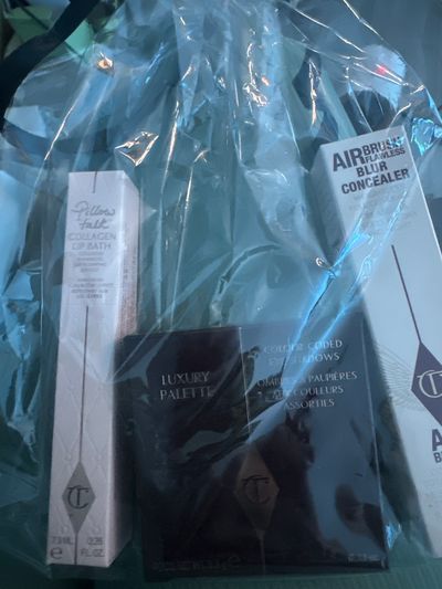 Charlotte Tilbury Luxury Palette And Airbrush Blur Concealer