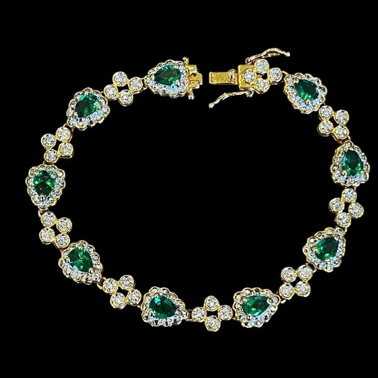 Gold Bracelet With Green And Clear Stones imagen 4