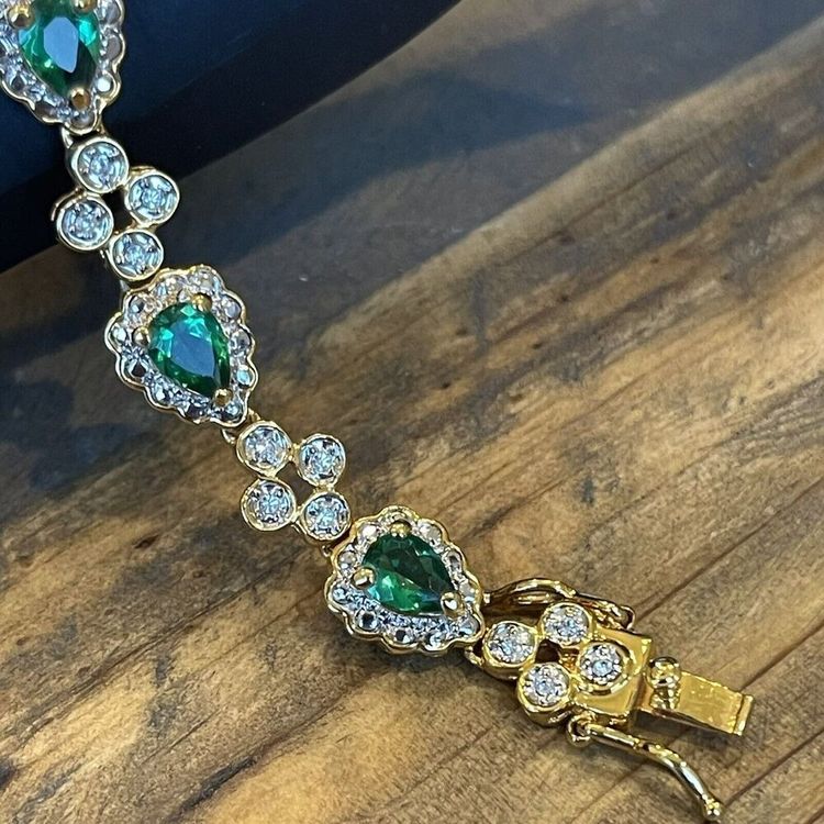 Gold Bracelet With Green And Clear Stones imagen 1