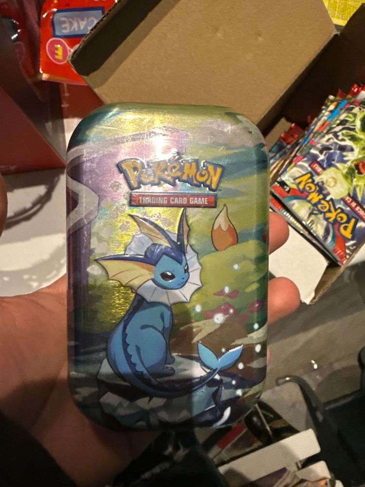 Pokemon Trading Card Tin evoluzioni prismatiche 