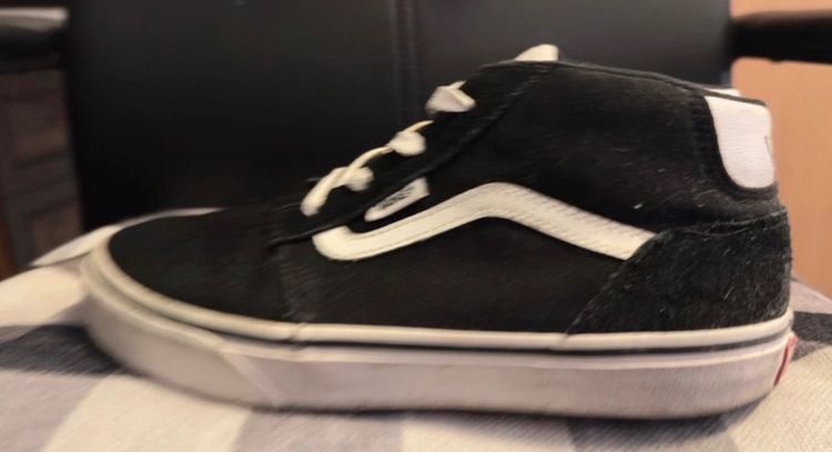Immagine di Vans Black And White Mid-Top Sneakers 2