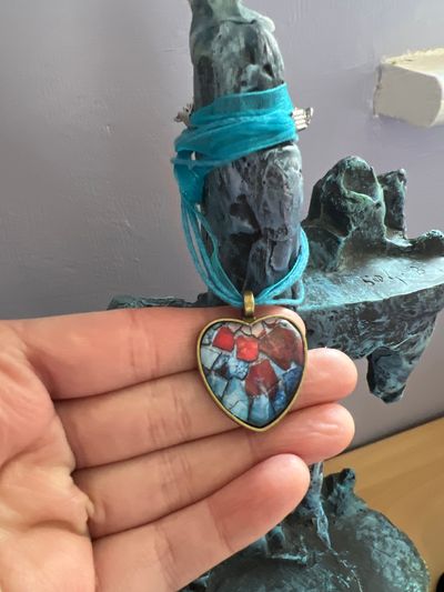 BRAND NEW GLASS HEART NECKLACE HANDMADE UNIQUE DESIGN