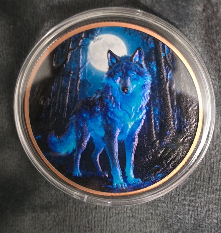 1oz copper  Coin With Blue Wolf Design