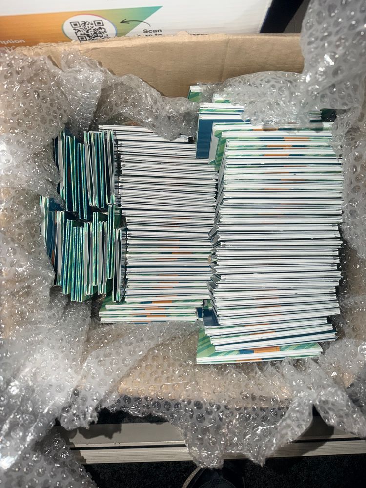 Megalotto con valigetta 1000 card Pokémon circa  imagen 2