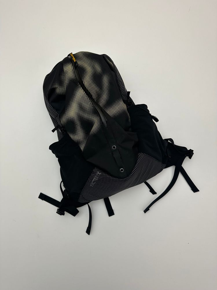 Chamonyx Arc’teryx System A Arro-X 16 Backpack Black / Sand Flax product image