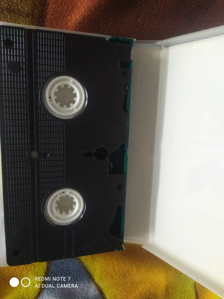 Robin Hood Vhs Tape image 2