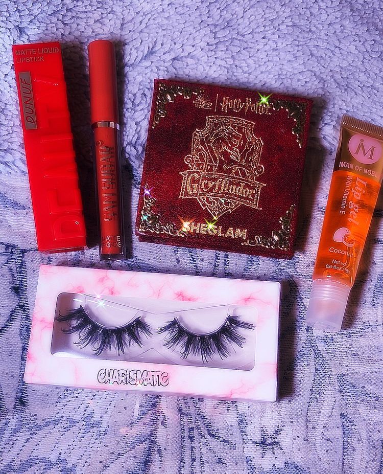 Immagine di Gryffindor Glam Beauty Bundle Valeria Lashes + 3 Lip Gloss+ SHEGLAM Palette 1
