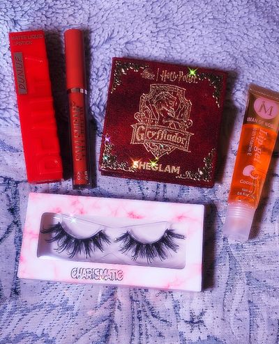 Gryffindor Glam Beauty Bundle Valeria Lashes + 3 Lip Gloss+ SHEGLAM Palette