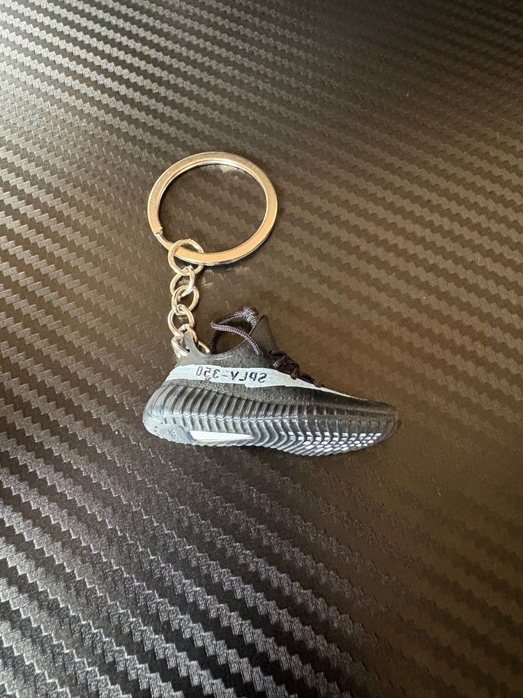 3D mini Adidas Yeezy  Sneaker Keychain imagen 1