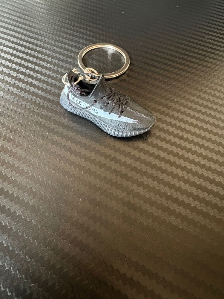 3D mini Adidas Yeezy  Sneaker Keychain imagen 2