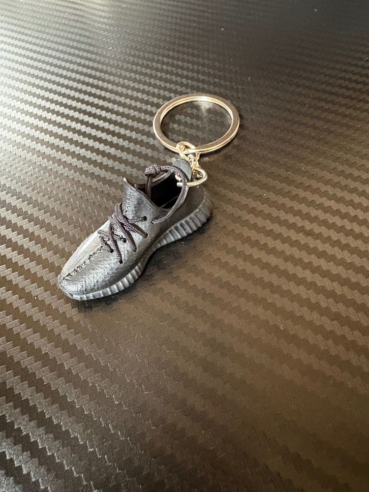 3D mini Adidas Yeezy  Sneaker Keychain imagen 3