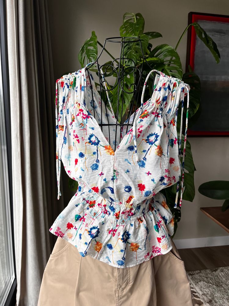Other Floral Sleeveless Blouse product image