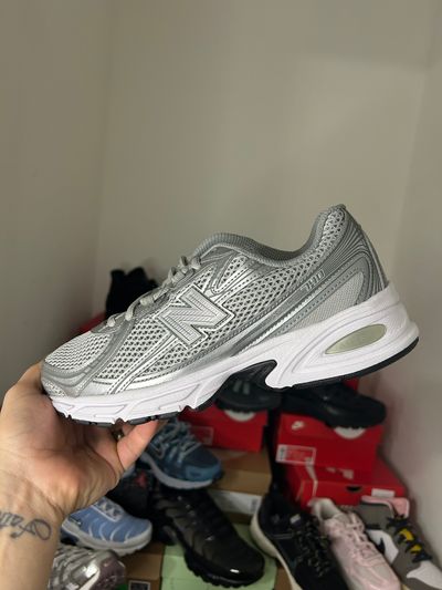 New Balance silver size 5