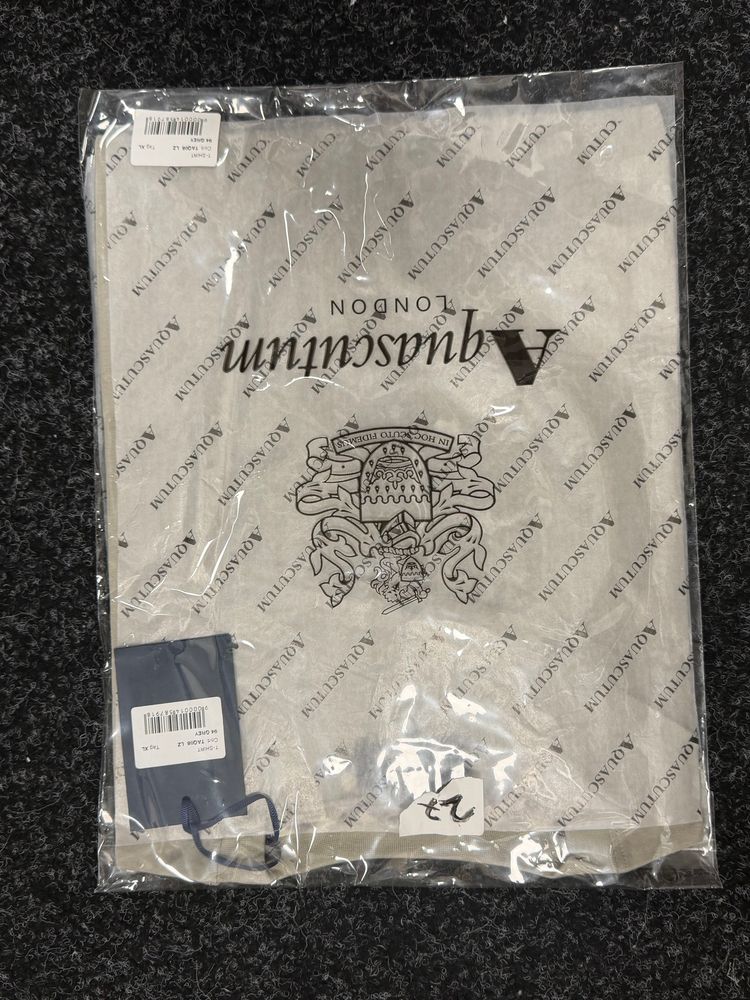 (27) TAQ08 grey Aquascutum London Beige Sweater