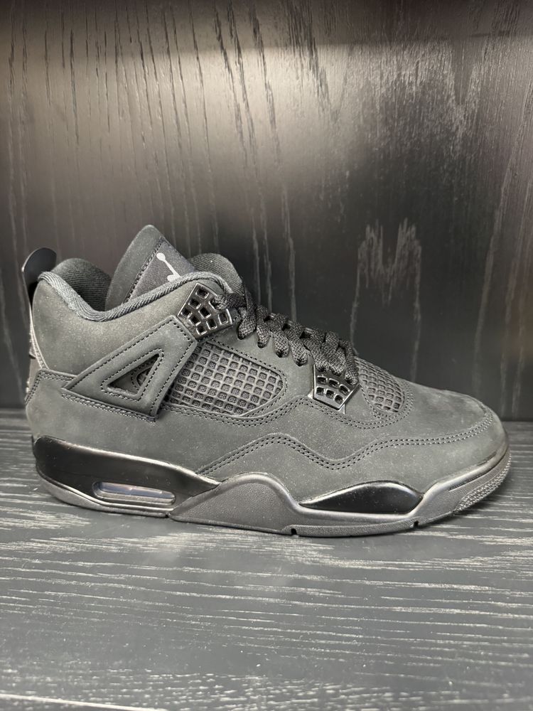 BRAND NEW - Jordan 4 Retro, Black Cat (2025)