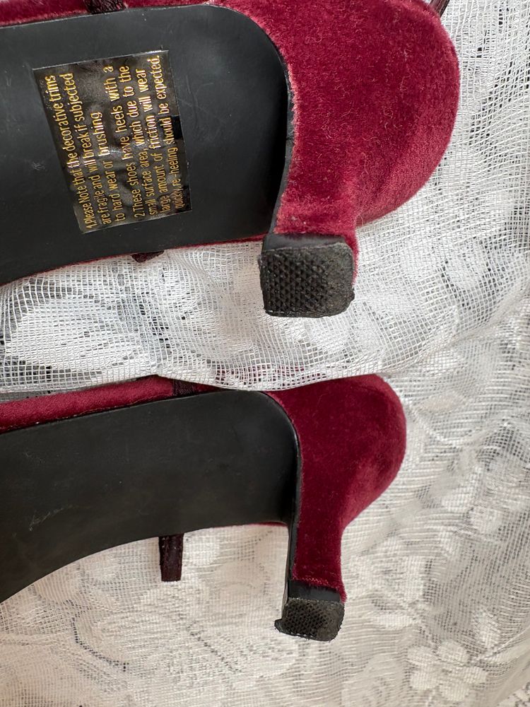 Vintage 90s/00s Burgundy Velvet Slingback Heels 6