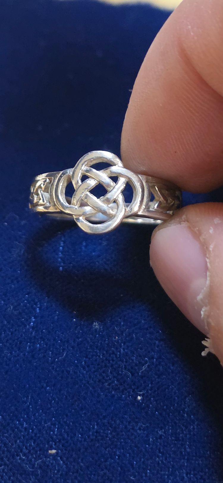 Immagine di 925 sterling Silver Celtic Knot Ring size M 2