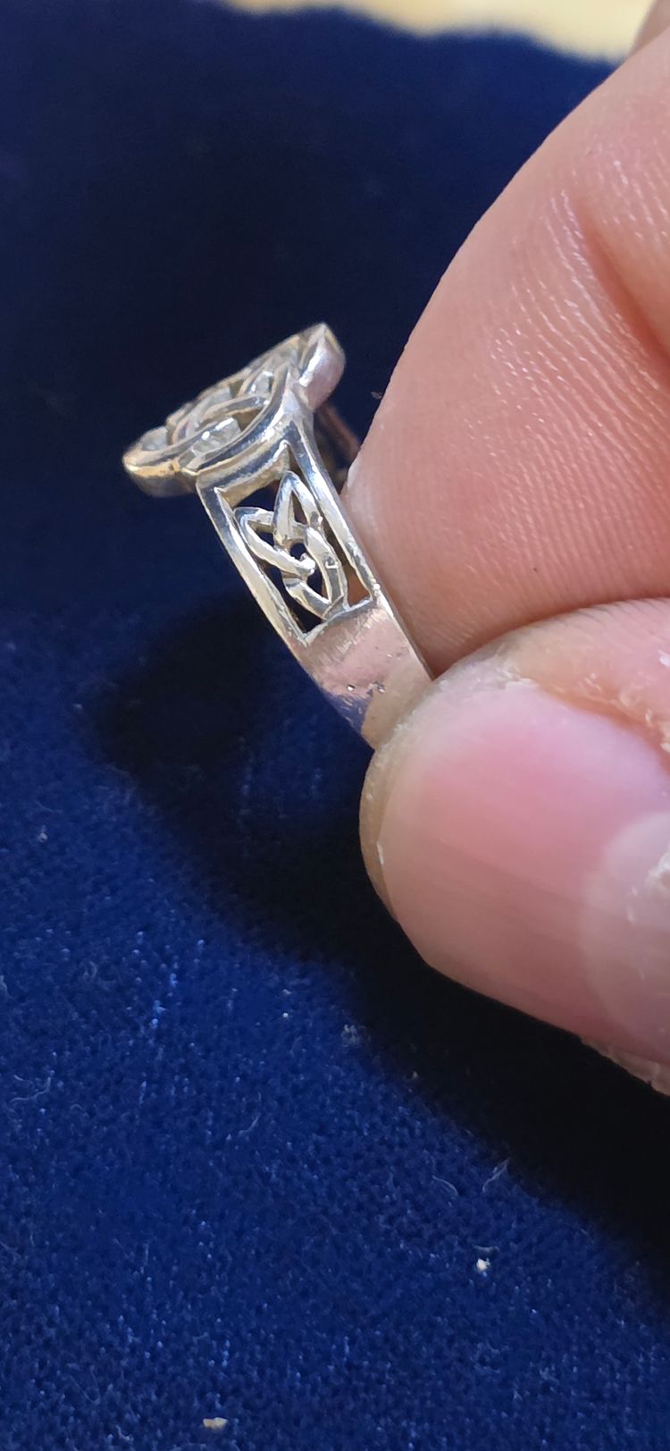 Immagine di 925 sterling Silver Celtic Knot Ring size M 3