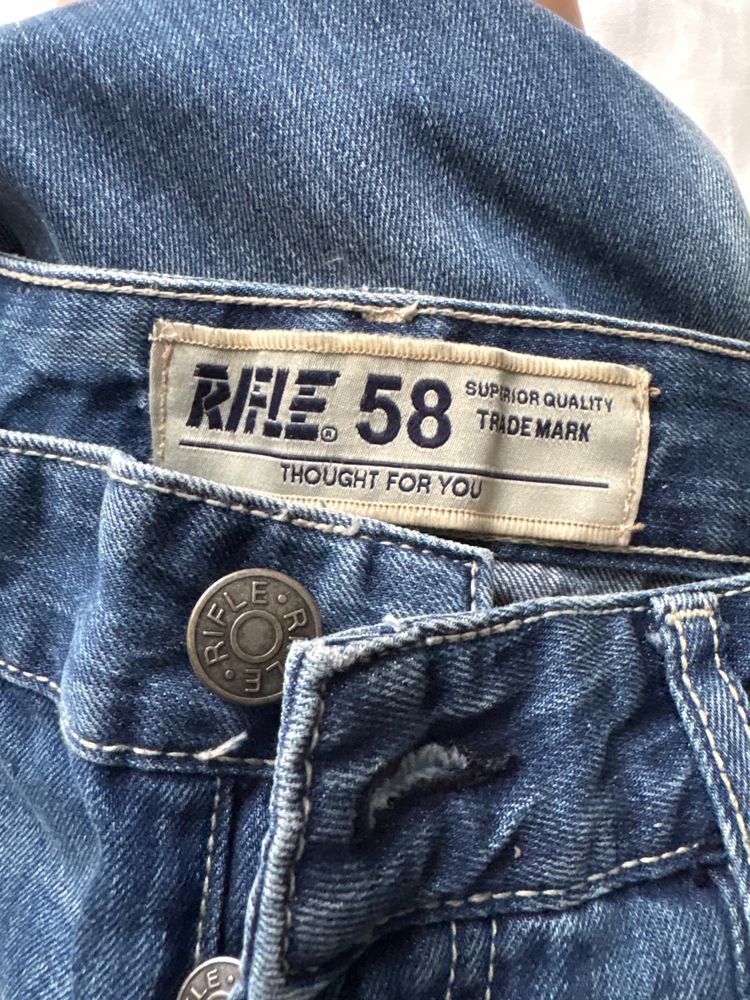 Rifle Slim Tapered Jeans 2