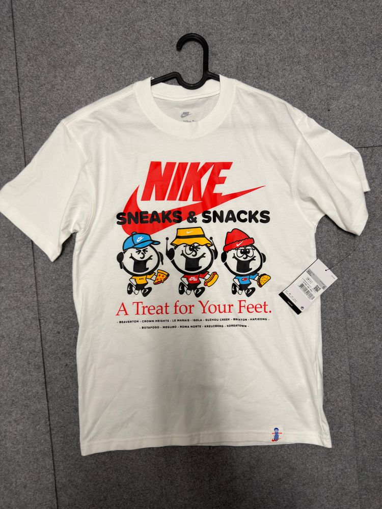 Nike White Graphic T-Shirt