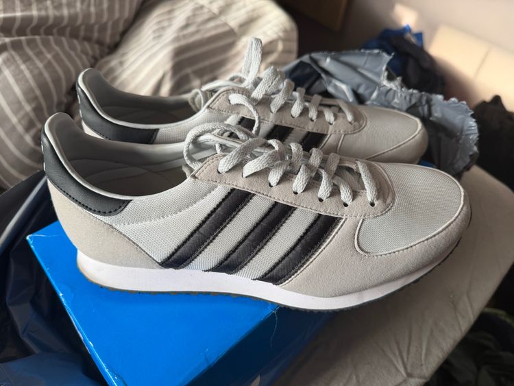 Adidas Sneakers