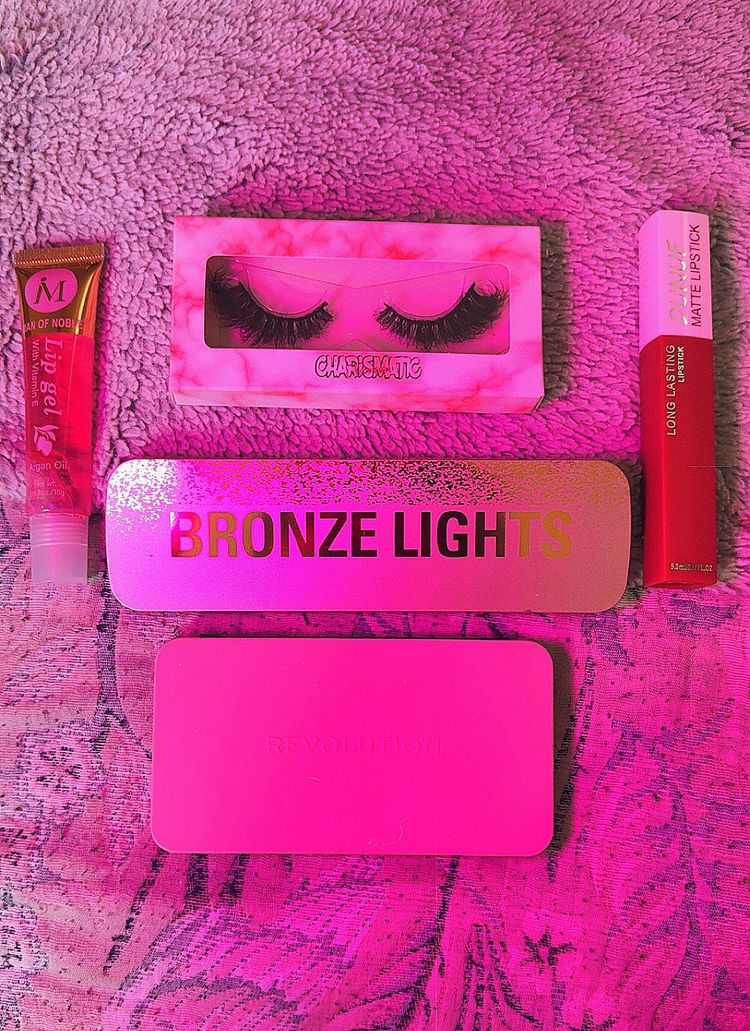 Makeup Set With Eyeshadow Palettes, False Eyelashes, Lip Gel, And Lipstick image 1