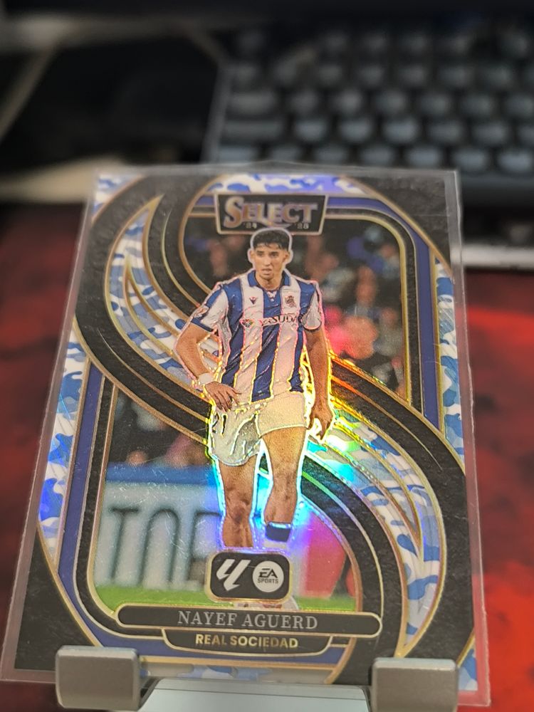 Select Soccer Trading Card image 1
