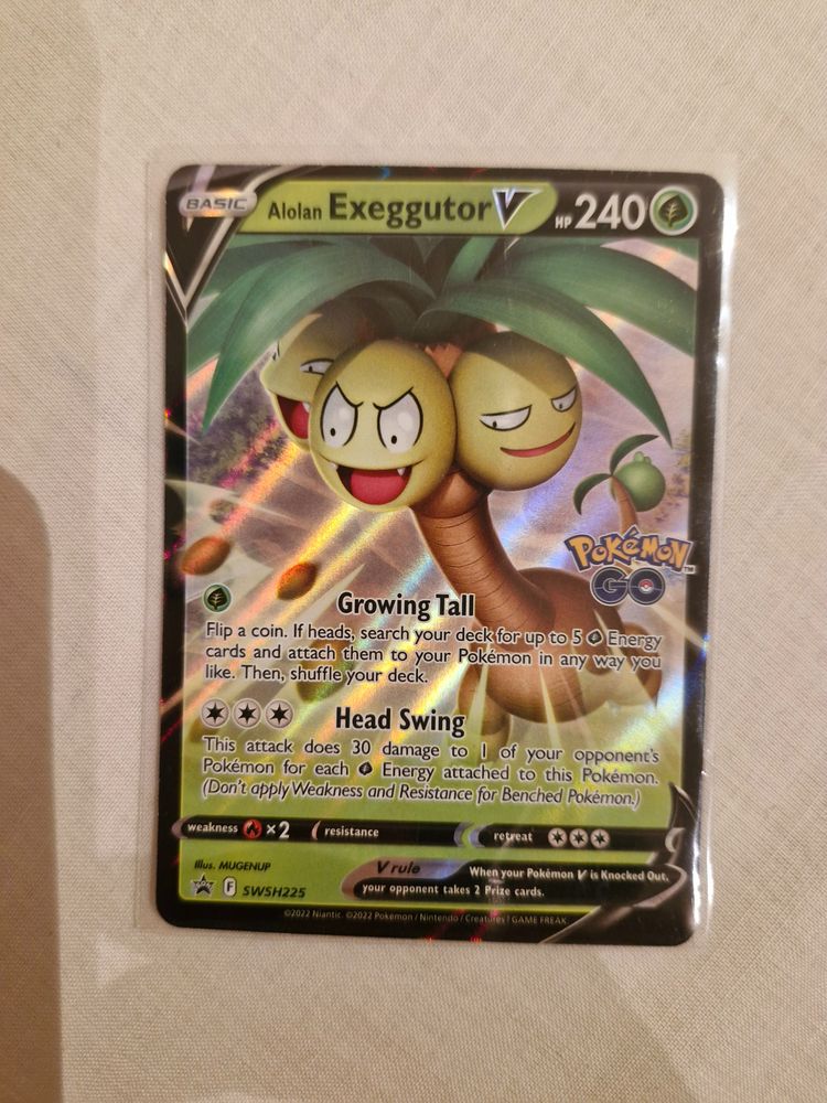 Alolan Exeggutor V Pokémon Card