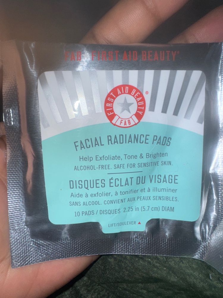 First Aid Beauty Facial Radiance Pads product image