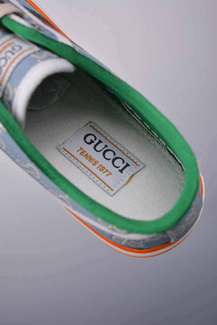 Low-top sneakers image 9
