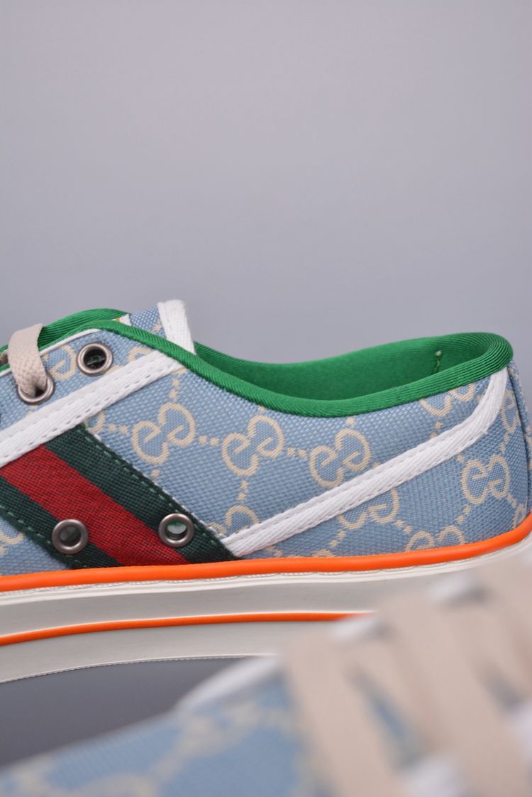 Low-top sneakers image 5