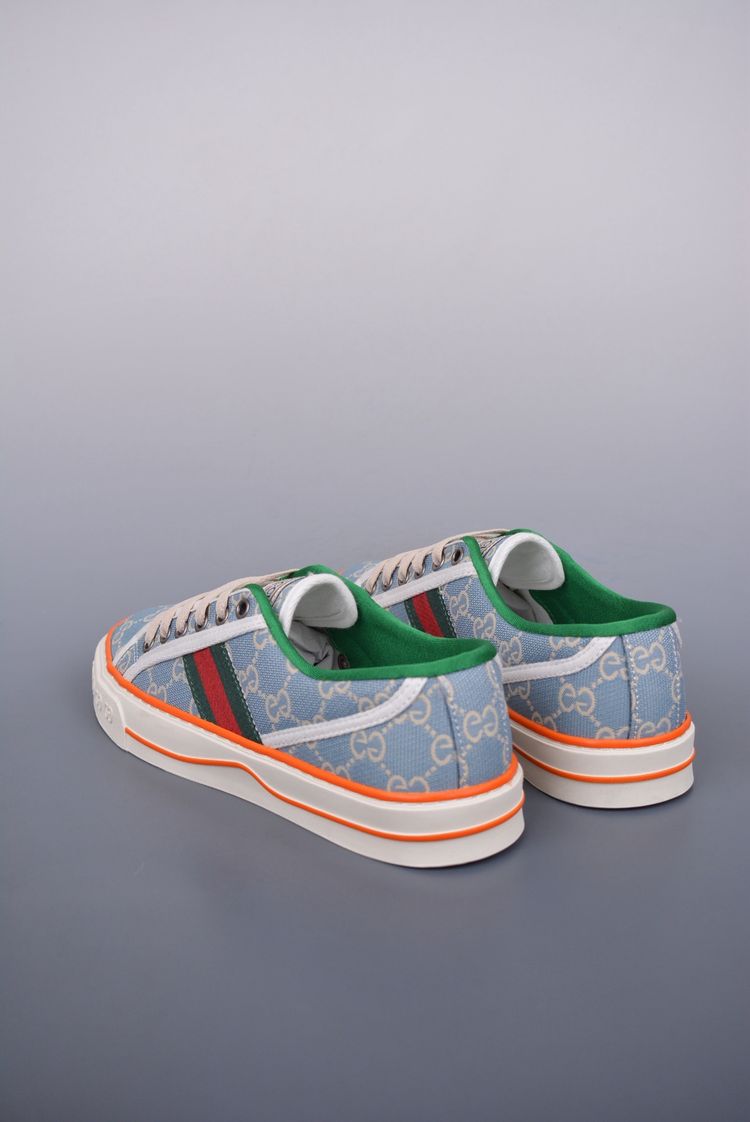 Low-top sneakers image 2